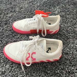 Off White Pink Sneakers! Size 38. Worn twice!